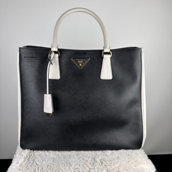 2026-01-05 16.00.38 Prada Galleria Large Black White Saffiano Leather Tote Gold Hardware