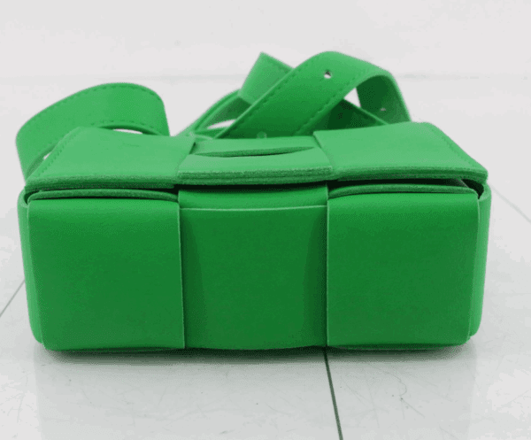 Bottega Veneta Kelly Green Crossbody Bag Cassette Mini Interecciato Leather