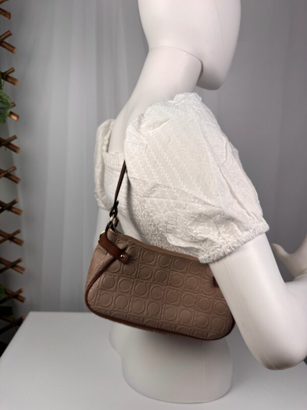 p1-238.jpg Salvatore Ferragamo Gancini Monogram Shoulder Bag Beige Brown Y2K Baquette