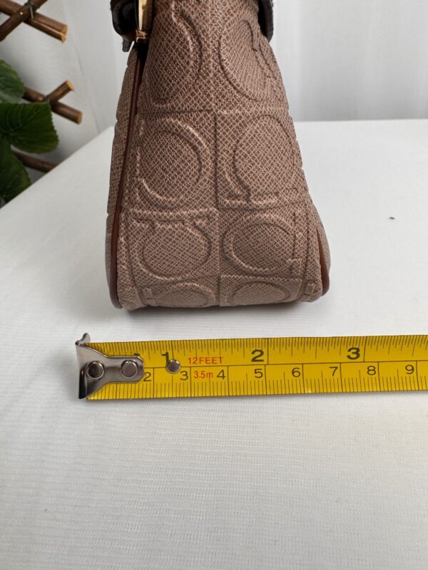 p1-240.jpg Salvatore Ferragamo Gancini Monogram Shoulder Bag Beige Brown Y2K Baquette