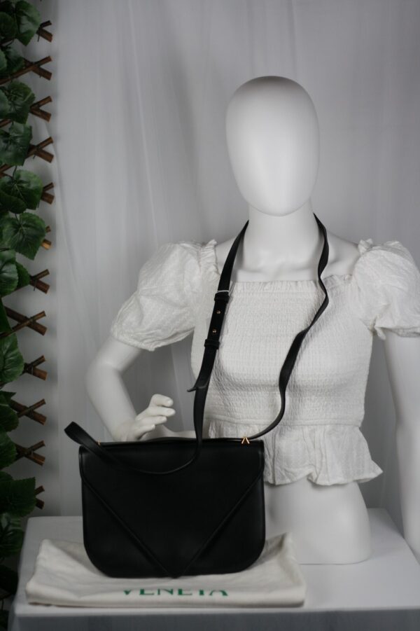 p1-94.jpg Bottega Veneta Medium Mount Envelope Bag Black Leather Gold Chain 667398