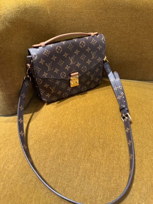 IMG_8278 Louis Vuitton Pochette Métis MM Monogram Canvas M40780 Crossbody Bag