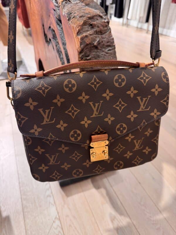 IMG_8282 Louis Vuitton Pochette Métis MM Monogram Canvas M40780 Crossbody Bag
