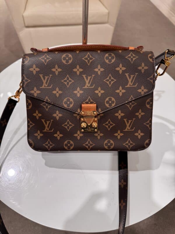 IMG_8283 Louis Vuitton Pochette Métis MM Monogram Canvas M40780 Crossbody Bag