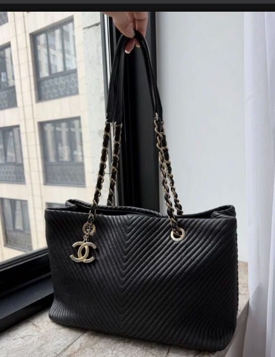 p1-223.jpg Chanel Surpique Chevron Calfskin CC Charm Black Leather Large Shopping Tote