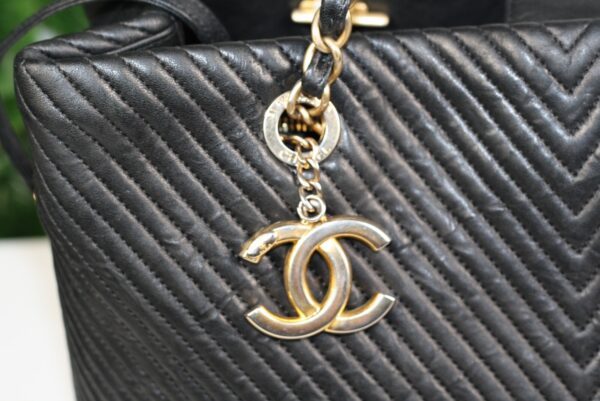 p1-231.jpg Chanel Surpique Chevron Calfskin CC Charm Black Leather Large Shopping Tote