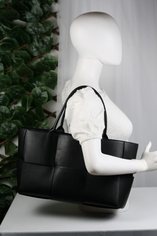 p1-241.jpg Bottega Veneta Arco 48 Black Maxi Intrecciato Leather Large Tote