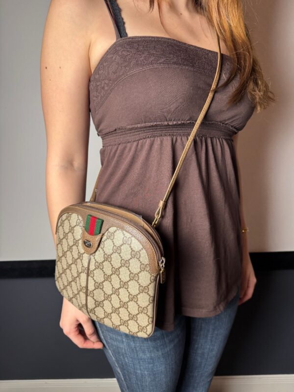 p1-266.jpg Vintage Gucci Accessory Collection GG Supreme Web Stripe Crossbody Bag