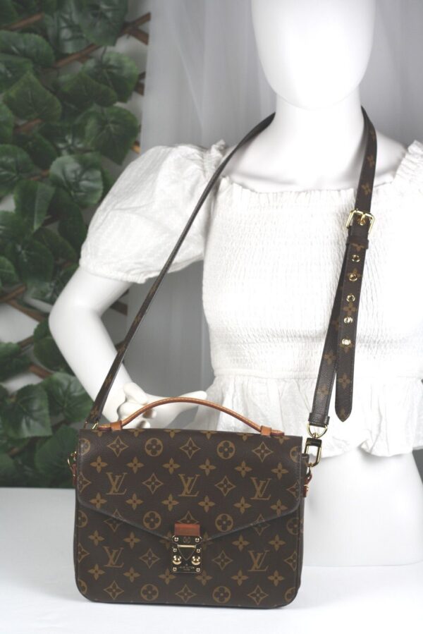 p1-291.jpg Louis Vuitton Pochette Métis MM Monogram Canvas M40780 Crossbody Bag