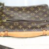 p1-294.jpg Louis Vuitton Pochette Métis MM Monogram Canvas M40780 Crossbody Bag
