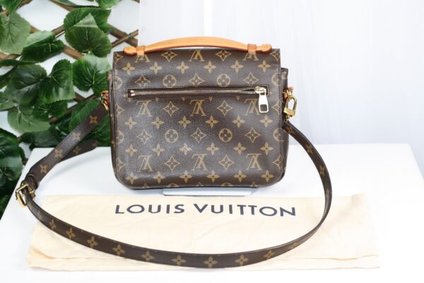 p1-295.jpg Louis Vuitton Pochette Métis MM Monogram Canvas M40780 Crossbody Bag