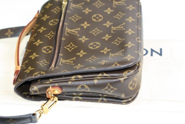 p1-297.jpg Louis Vuitton Pochette Métis MM Monogram Canvas M40780 Crossbody Bag