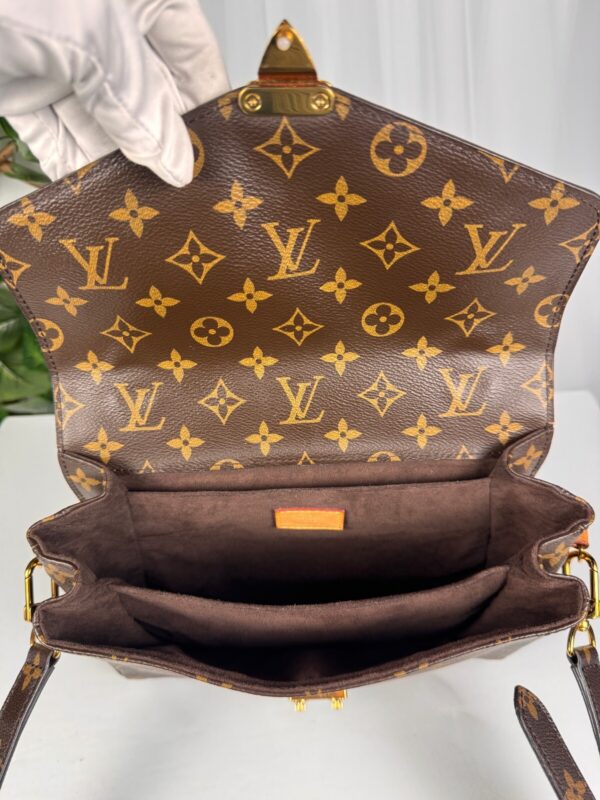 p1-299.jpg Louis Vuitton Pochette Métis MM Monogram Canvas M40780 Crossbody Bag