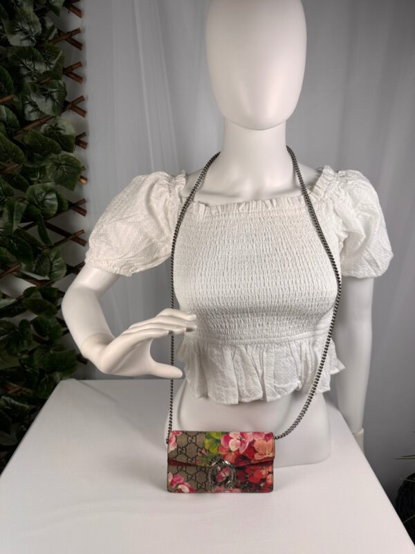 p1-86.jpg Gucci Dionysus Blooms Super Mini GG Supreme Chain Bag 476432