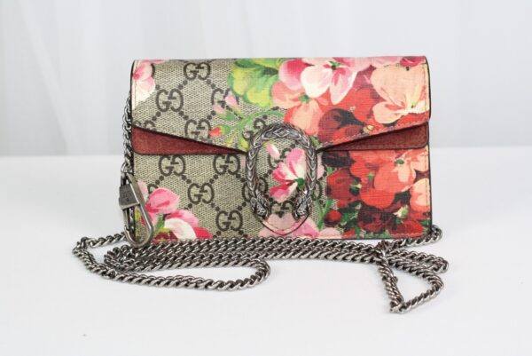 p1-87.jpg Gucci Dionysus Blooms Super Mini GG Supreme Chain Bag 476432