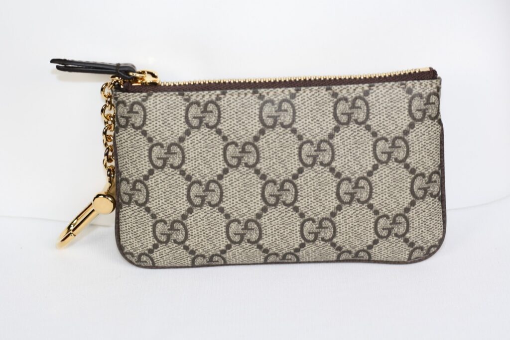 Gucci GG Supreme Monogram Canvas Zip Key Pouch with Gold-Tone Clip new w/box