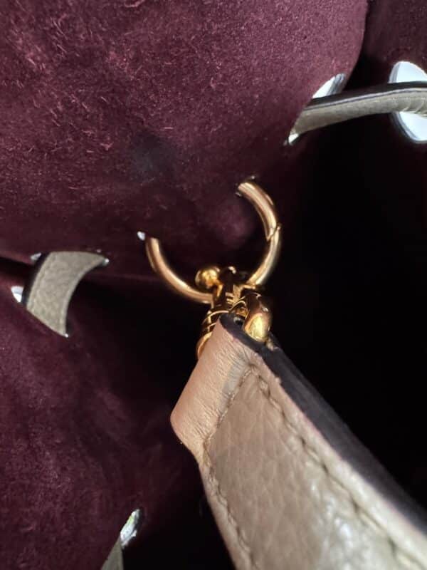 p1-68.jpg Mulberry Tynedale Bucket Bag Beige Grained Leather Gold Hardware